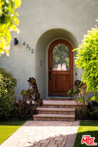 4312 9th Avenue, Los Angeles, CA 90008