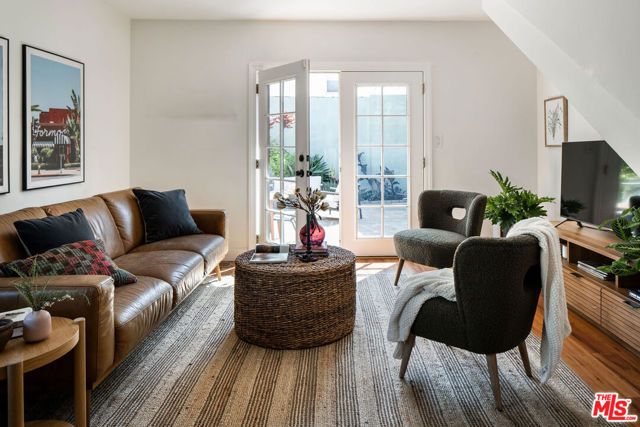 4312 9th Avenue, Los Angeles, CA 90008