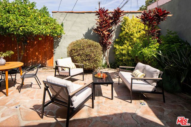 4312 9th Avenue, Los Angeles, CA 90008