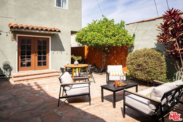 4312 9th Avenue, Los Angeles, CA 90008