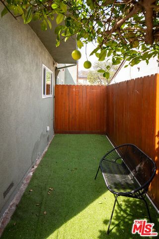 4312 9th Avenue, Los Angeles, CA 90008