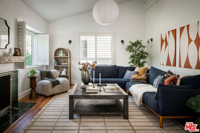 4312 9th Avenue, Los Angeles, CA 90008