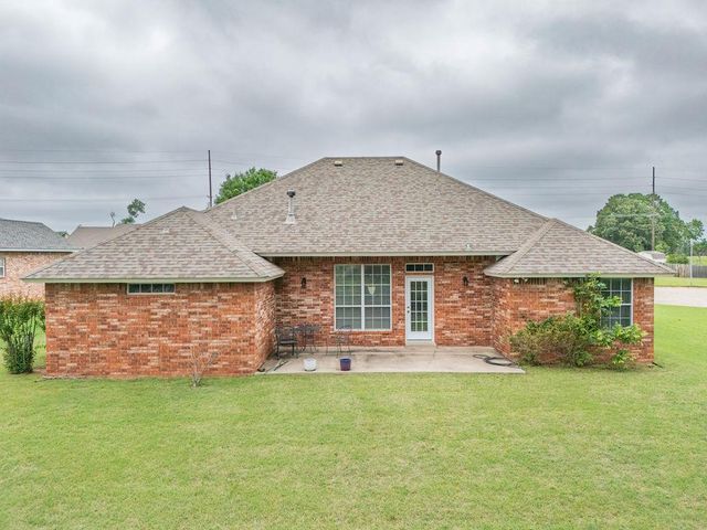 1503 Berkshire Place, Shawnee, OK 74804