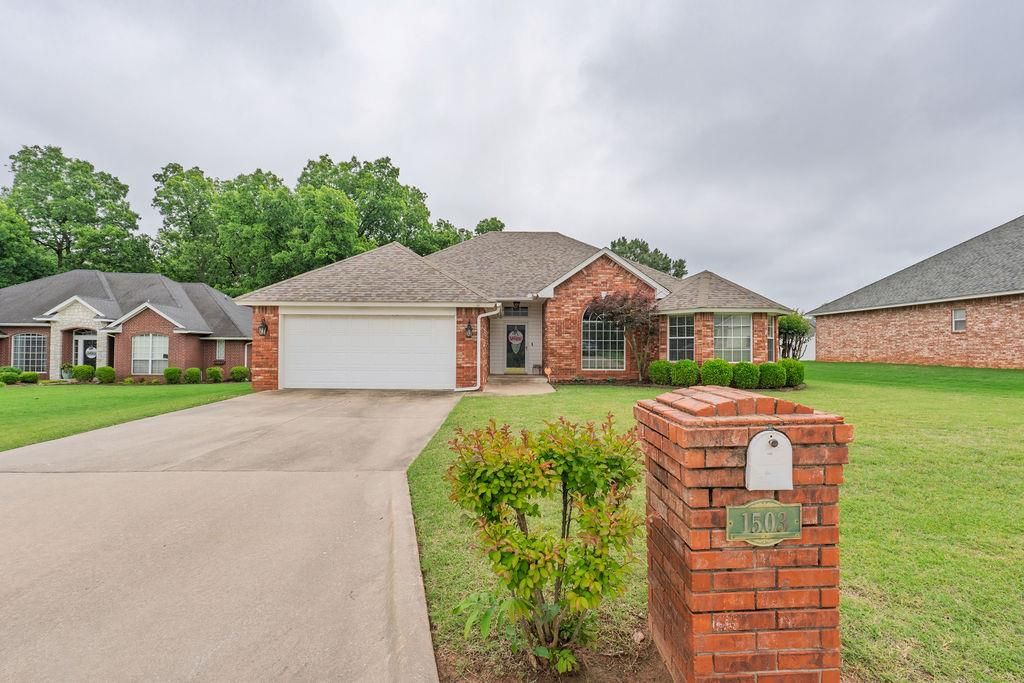 1503 Berkshire Place, Shawnee, OK 74804