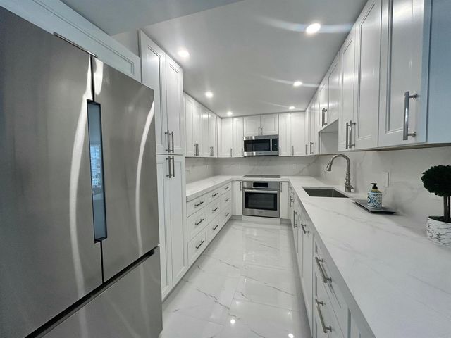 3546 S Ocean Boulevard 405, South Palm Beach, FL 33480