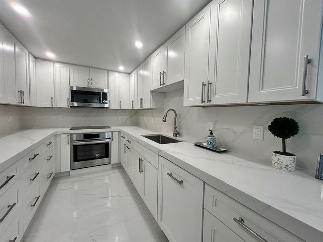 3546 S Ocean Boulevard 405, South Palm Beach, FL 33480