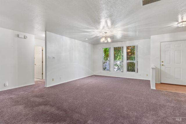 2164 Julie Ln, Twin Falls, ID 83301