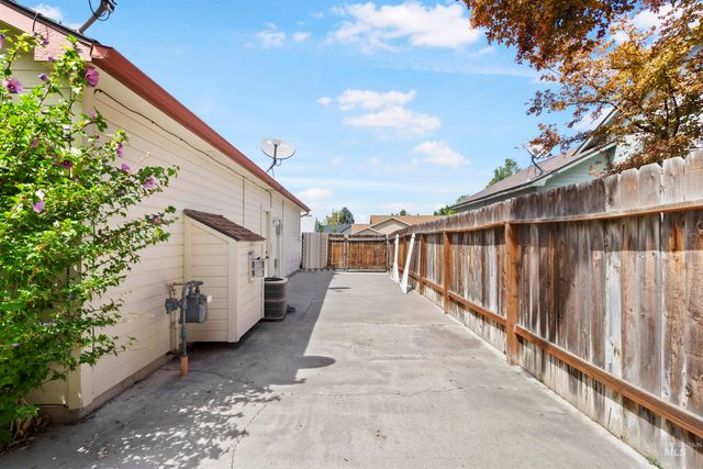 2164 Julie Ln, Twin Falls, ID 83301