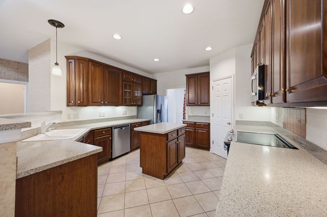 7001 Stone Run Dr, Nashville, TN 37211