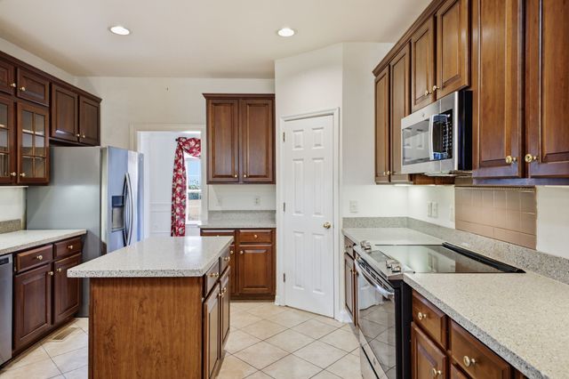 7001 Stone Run Dr, Nashville, TN 37211