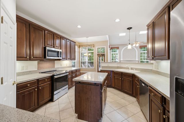 7001 Stone Run Dr, Nashville, TN 37211