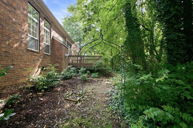 7001 Stone Run Dr, Nashville, TN 37211