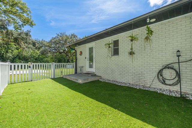 501 W 124TH AVENUE, Tampa, FL 33612