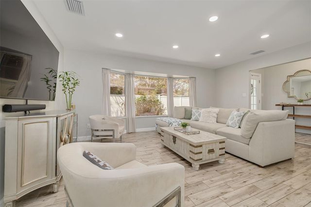 501 W 124TH AVENUE, Tampa, FL 33612