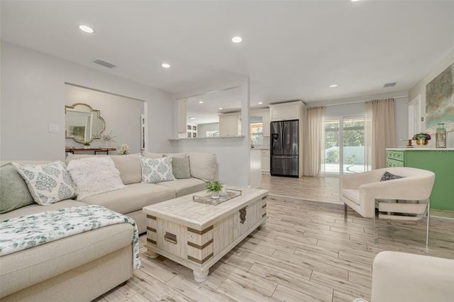 501 W 124TH AVENUE, Tampa, FL 33612