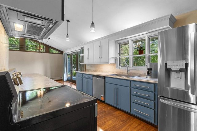 2424 PINEHURST CIRCLE, Green Bay, WI 54302