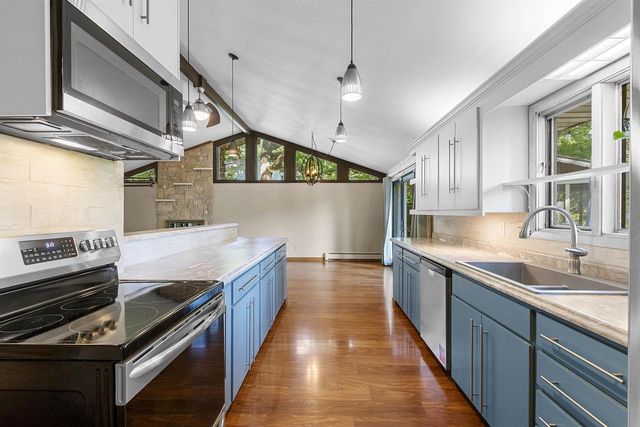 2424 PINEHURST CIRCLE, Green Bay, WI 54302