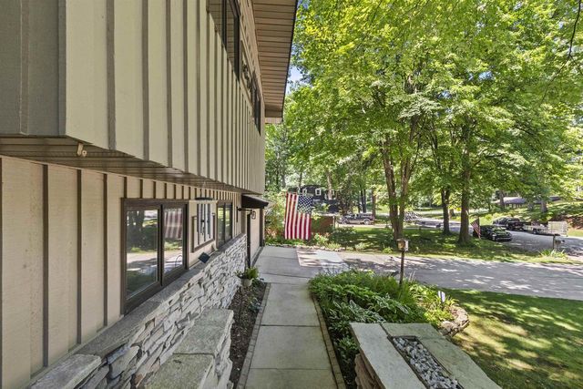 2424 PINEHURST CIRCLE, Green Bay, WI 54302