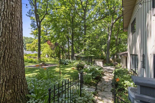 2424 PINEHURST CIRCLE, Green Bay, WI 54302