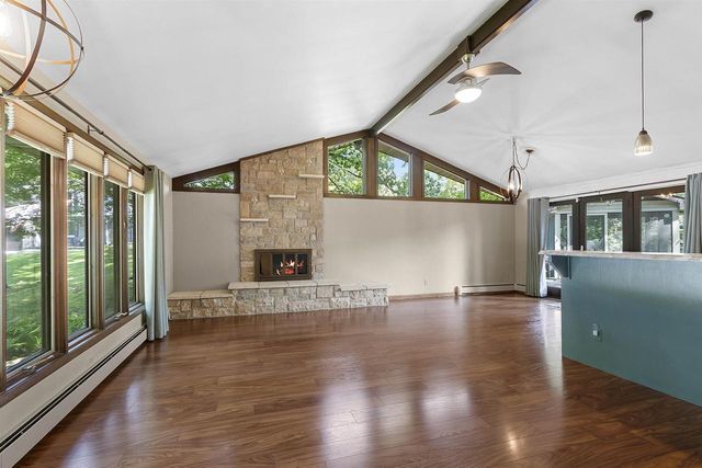 2424 PINEHURST CIRCLE, Green Bay, WI 54302