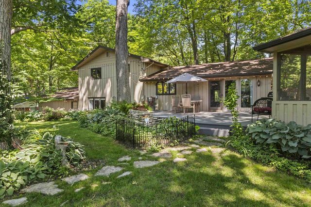 2424 PINEHURST CIRCLE, Green Bay, WI 54302