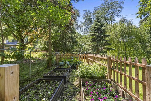 2424 PINEHURST CIRCLE, Green Bay, WI 54302