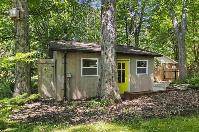 2424 PINEHURST CIRCLE, Green Bay, WI 54302