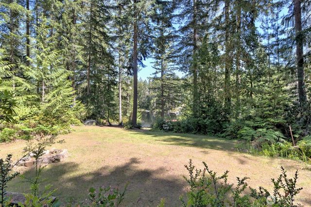 90 NE Lakeridge Drive, Belfair, WA 98528