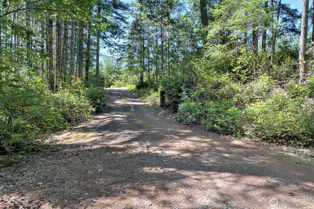 90 NE Lakeridge Drive, Belfair, WA 98528