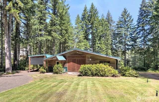 90 NE Lakeridge Drive, Belfair, WA 98528