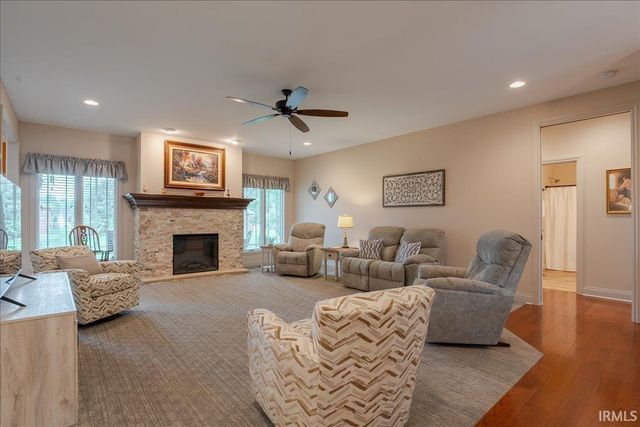 6213 Pembrooke Drive, Newburgh, IN 47630