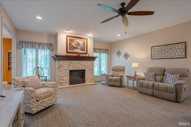 6213 Pembrooke Drive, Newburgh, IN 47630
