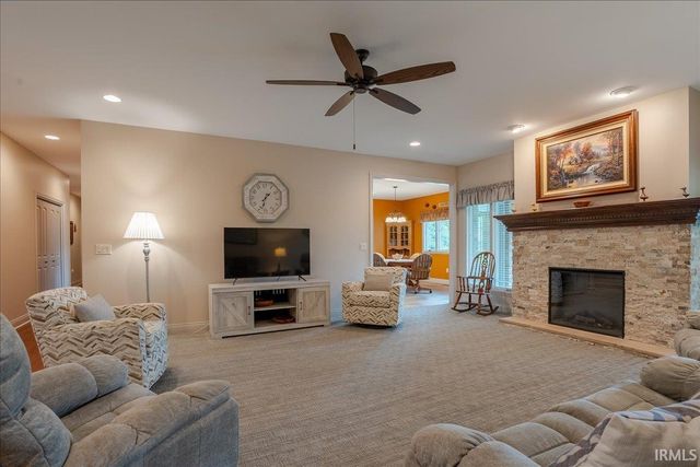 6213 Pembrooke Drive, Newburgh, IN 47630