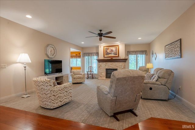 6213 Pembrooke Drive, Newburgh, IN 47630