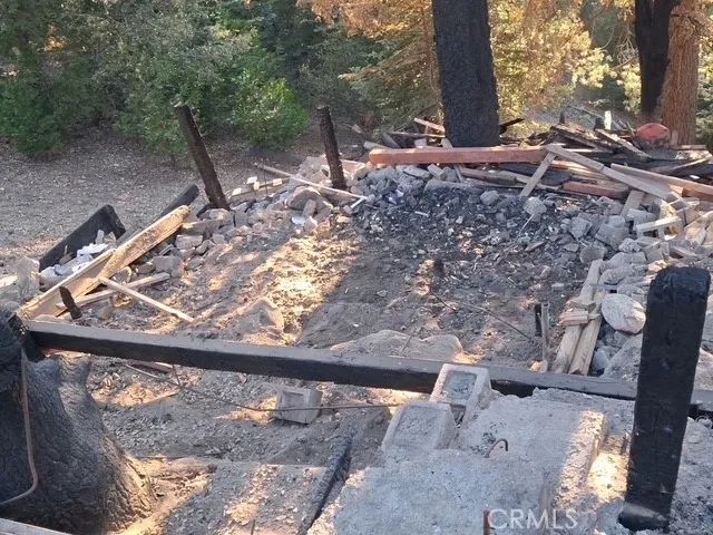1102 Chateau, Crestline, CA 92325