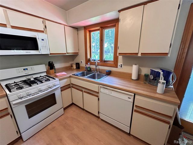340 Trombley Drive, Troy, MI 48083