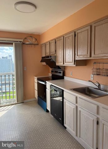 5215 Le Parc Dr Apt 7, Wilmington, DE 19809