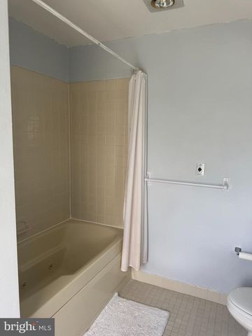 5215 Le Parc Dr Apt 7, Wilmington, DE 19809
