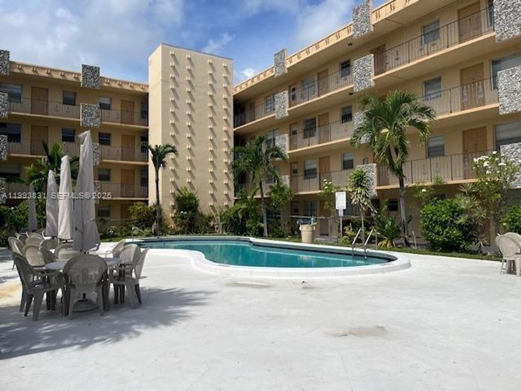 2145 Pierce Street 403, Hollywood, FL 33020