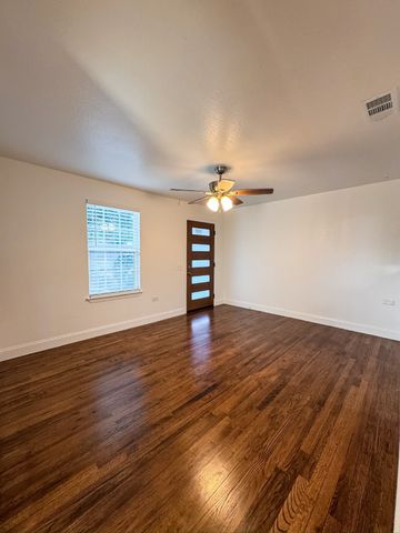 9046 Dorinda Circle, Dallas, TX 75217