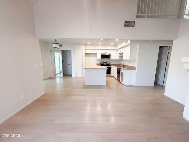 6723 W AIRE LIBRE Avenue, Peoria, AZ 85382