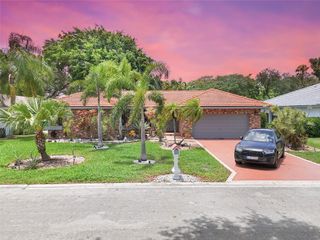5180 NW 64th Dr, Coral Springs, FL 33067