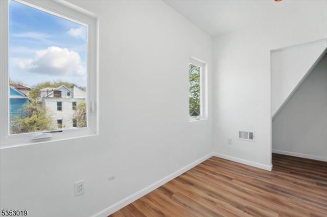 84 Chelsea Ave, Newark City, NJ 07106