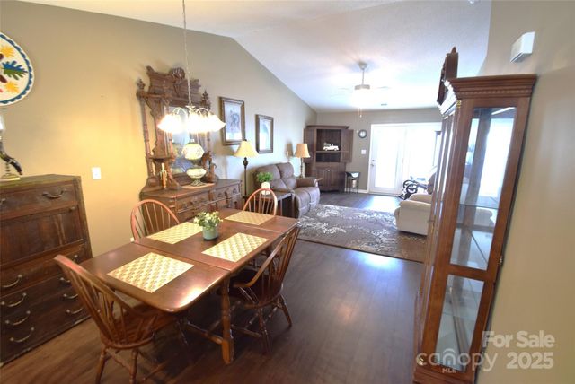 2056 Pin Oak Place, Cramerton, NC 28032