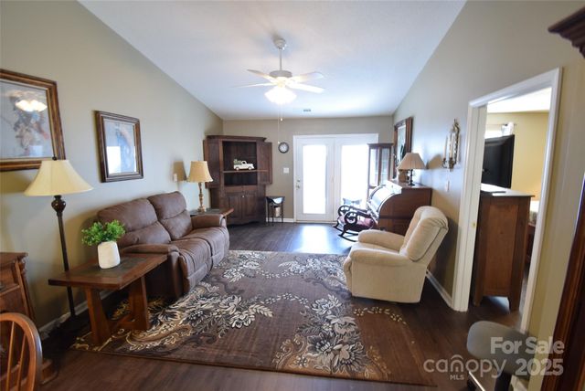 2056 Pin Oak Place, Cramerton, NC 28032