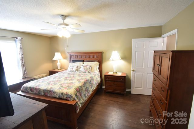 2056 Pin Oak Place, Cramerton, NC 28032