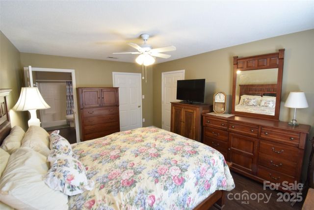 2056 Pin Oak Place, Cramerton, NC 28032