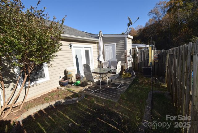 2056 Pin Oak Place, Cramerton, NC 28032