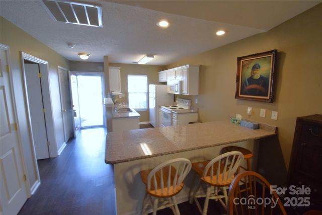 2056 Pin Oak Place, Cramerton, NC 28032