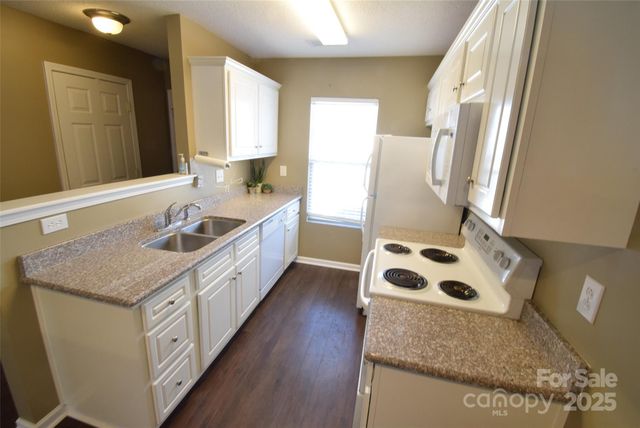 2056 Pin Oak Place, Cramerton, NC 28032